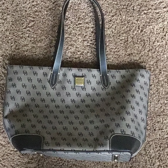Dooney & Bourke Handbags - Dooney & Bourke large Purse